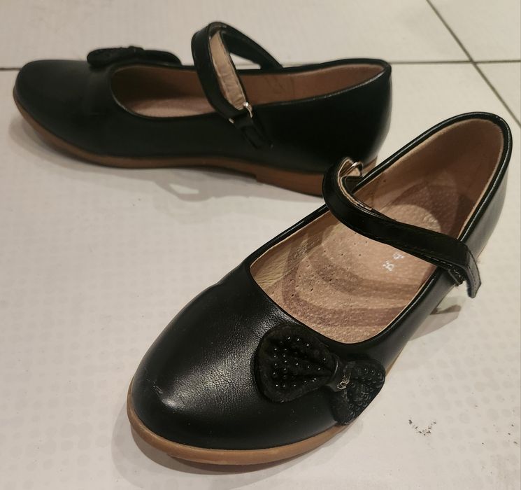 Продам туфли для девочки