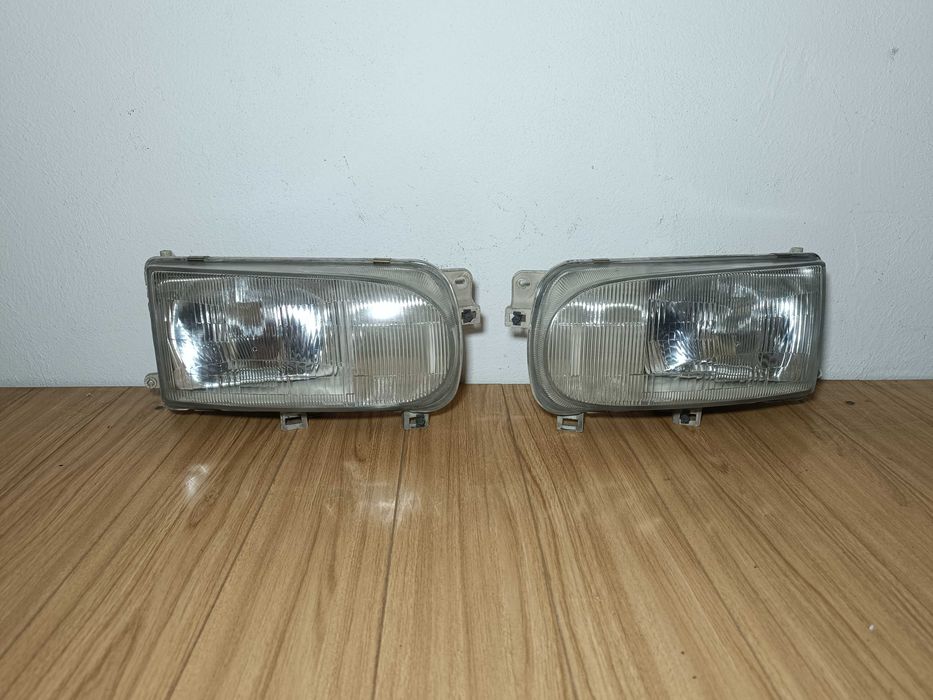 Фары 2шт Nissan Serena C23 91-96г Оригинал Ниссан Серена С23 Передние