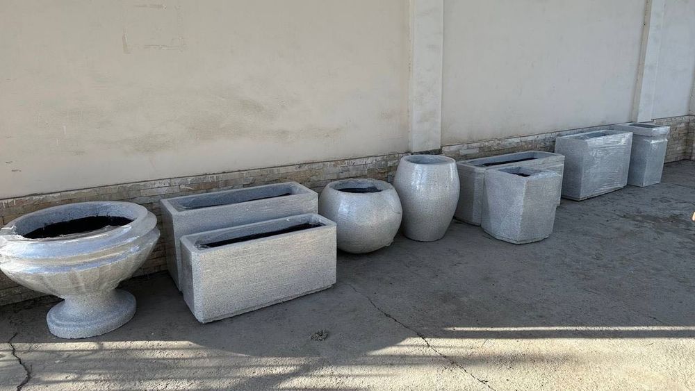 В наличии бетонные кашпо для ландшафтного дизайна