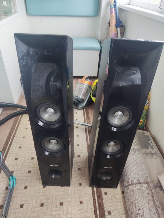 Samsung 350W 2.2-Channel Sound Towers