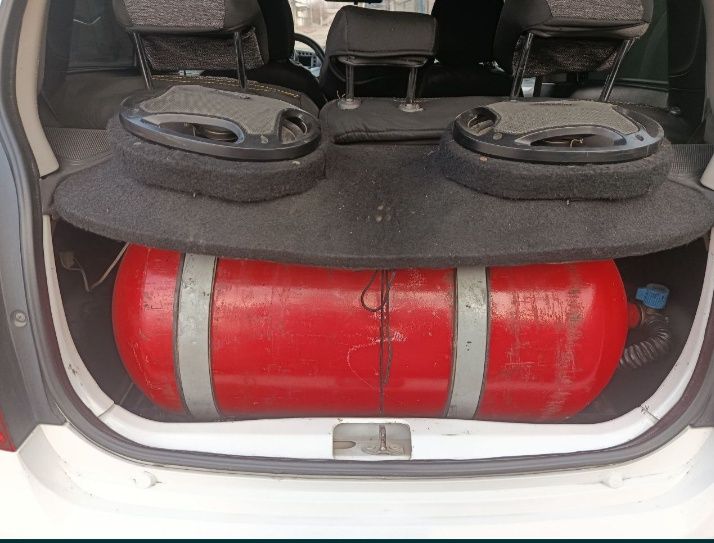 Спарк белый, третий позиции