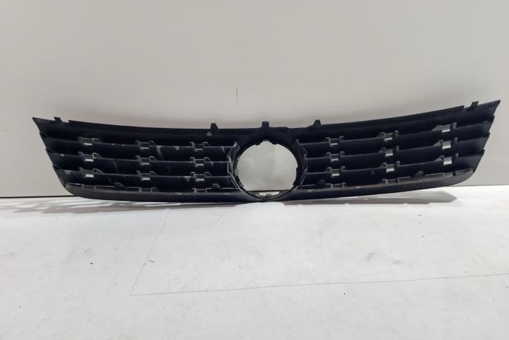 Grila radiator 3B0853653C Volkswagen VW Passat B5