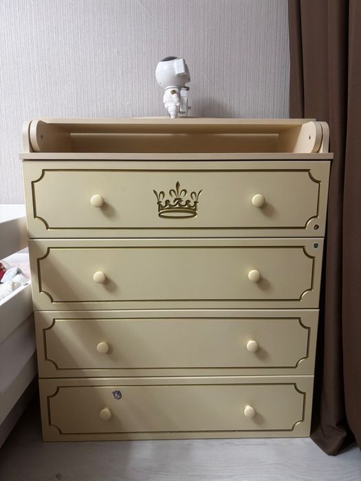 Продам б/у комод и две кроватки