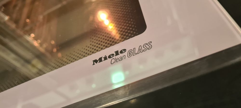 Фурна за вграждане Miele H311e с керамични котлони