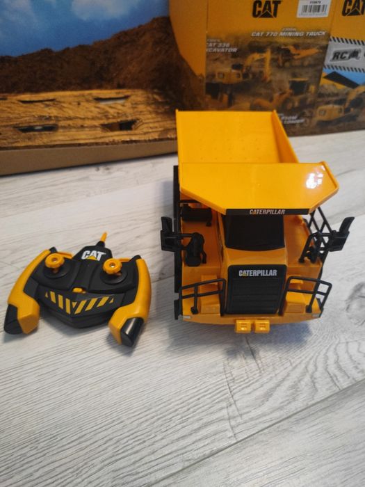Camion de minerit Carrera CAT 770 cu telecomanda