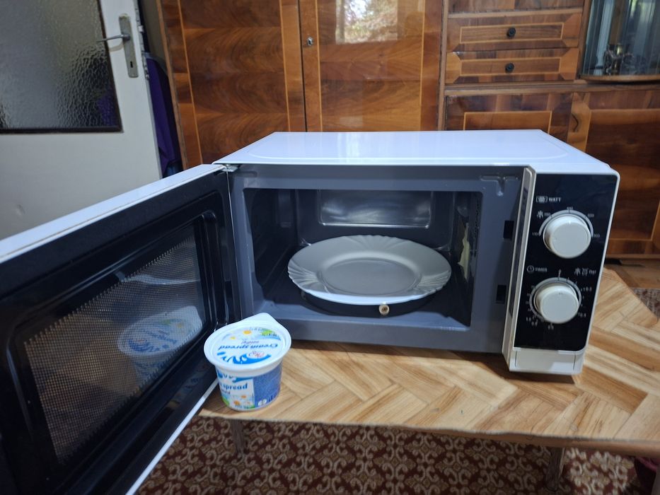 Cuptor cu microunde Sharp 150 lei