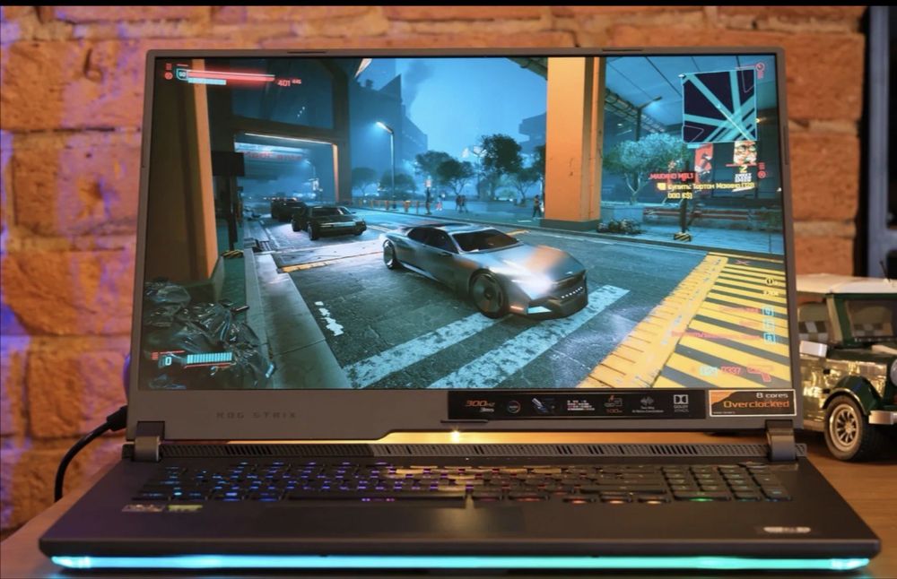 Asus Rog Strix G713IE.  G17