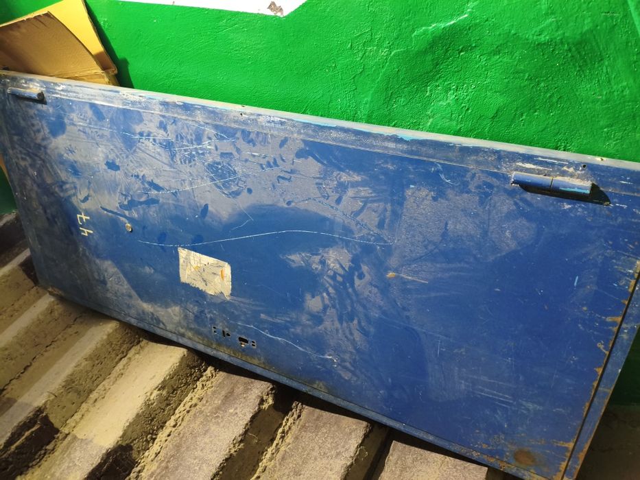 Дверь  железнаяя