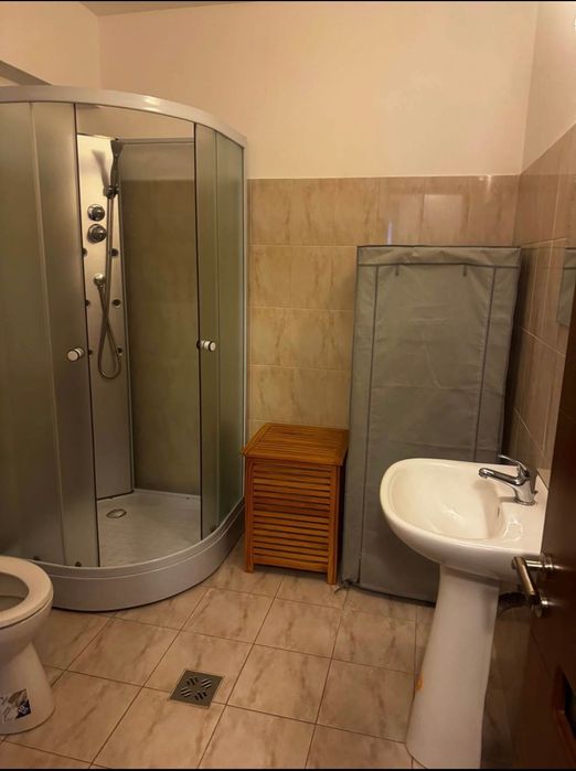 Închiriez apartament