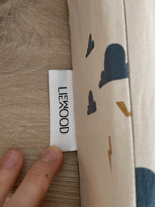 Masă pliabilă pentru înfășat cu saltea Liewood și carusel jucării Little Dutch