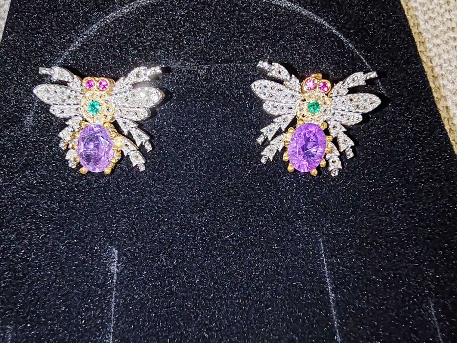 Cercei din aur, argint, diamante, smaralde și rubne