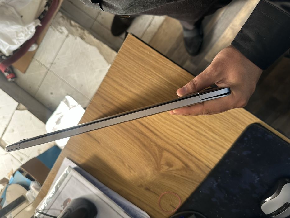 MacBook pro 2018 with touchbar 15.4”