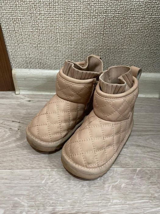 Продам детскую зимнию обувь