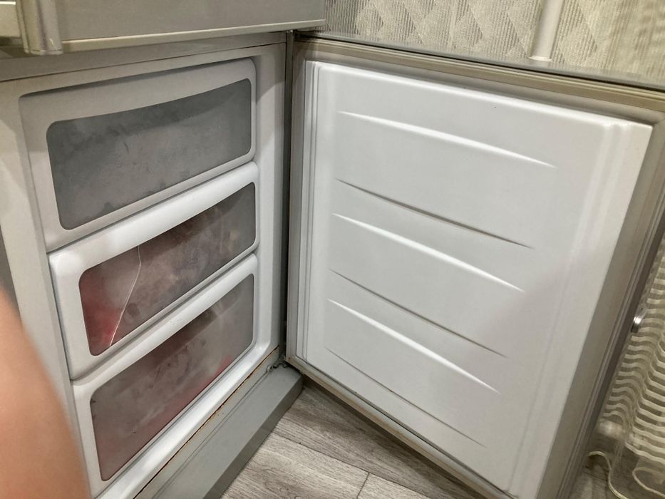 Продам холодильник LG