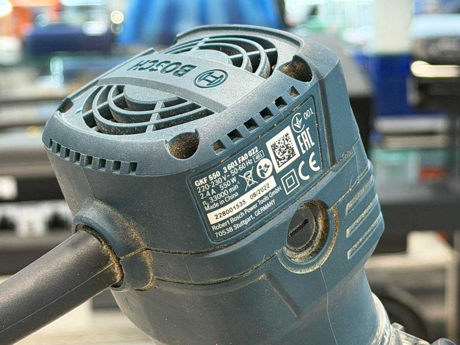 Продавам оберфреза BOSCH Professional GKF 550