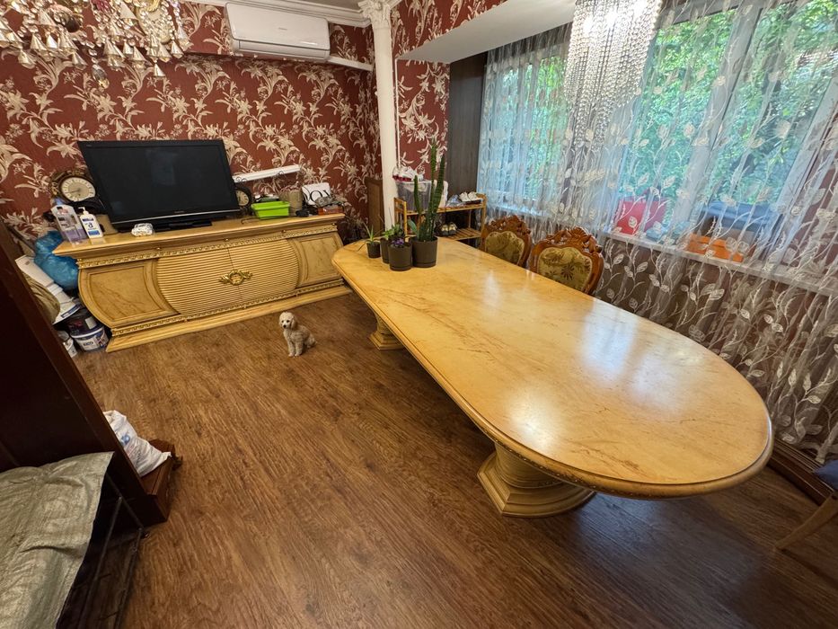 Стол для гостиной