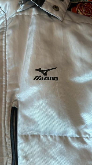Продам куртку мизуно оригинал