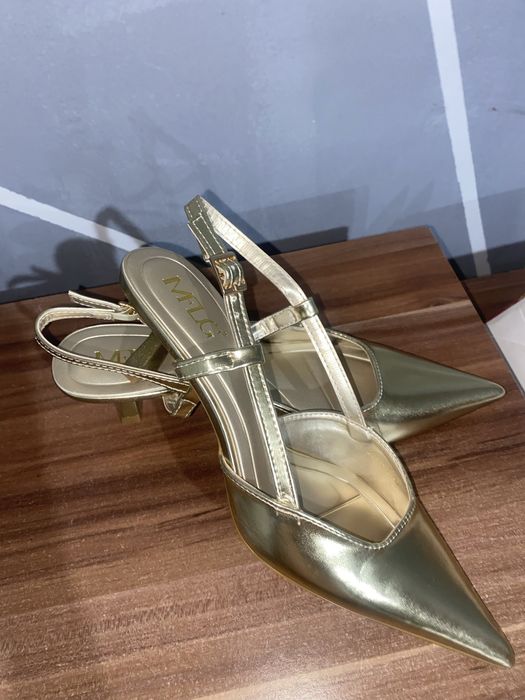 Продам туфли золотистый новый