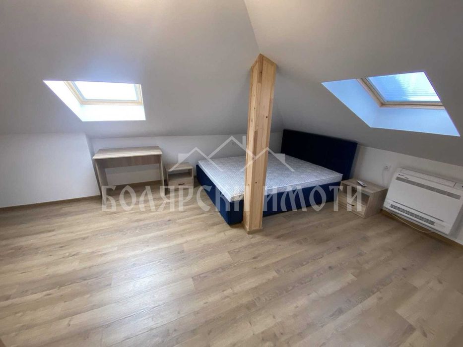 Мансарден Новообзаведен тристаен апартамент