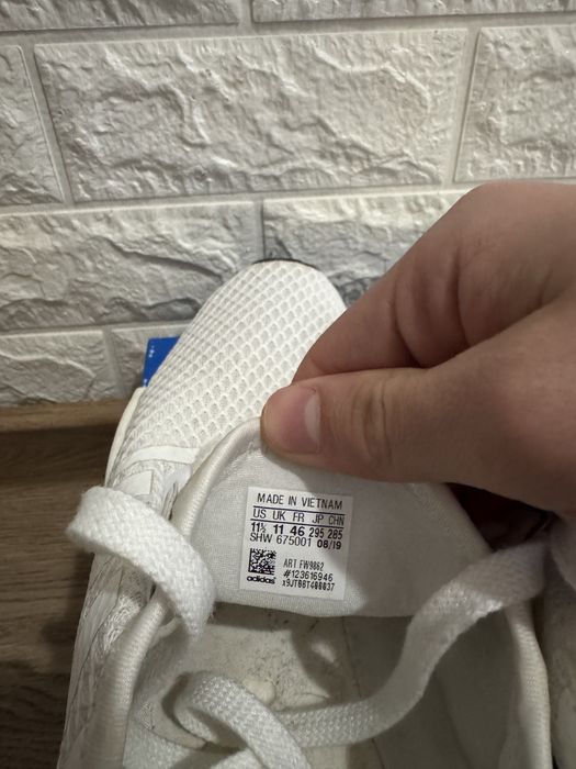 Обувки Adidas NMD_R1
