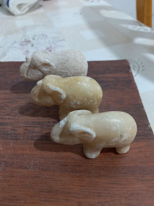 Продам мраморные фигурки слонов