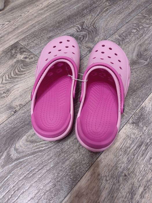 Продам тапочки CROCS