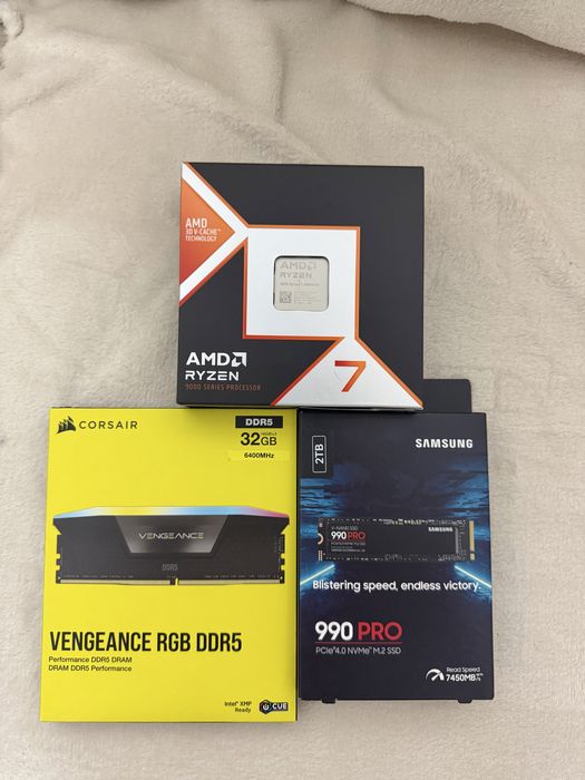 Pachet NouSigilat Ryzen 7 9800X3D + Corsair 32GB + SAMSUNG 990 PRO 2TB