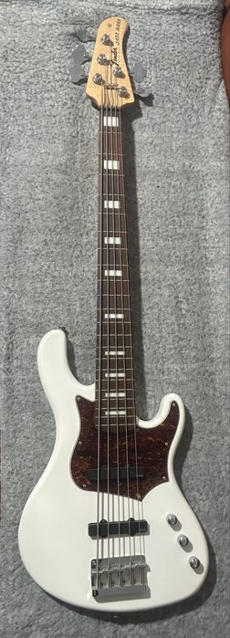 Vând chitară Bass 5 corzi