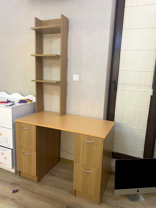 Голям гардероб с 4 крила и надстройка,в комплект с бюро и библиотека