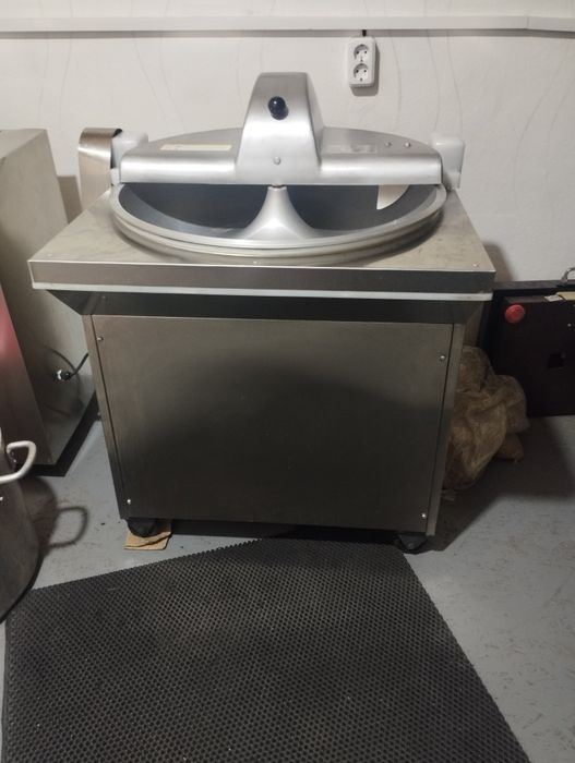 Продам Куттер почти новый цена 200000