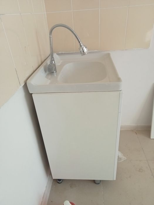 Продам умывальник с тумбой