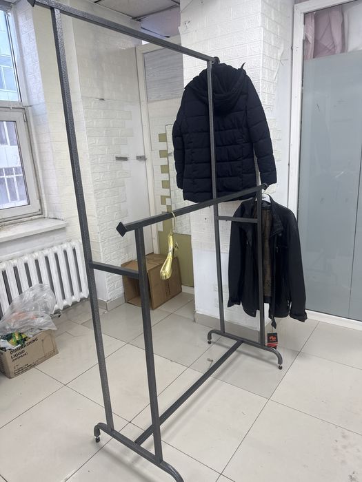 Напольная вешалка