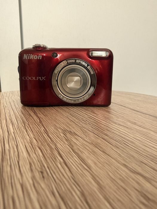 Nikon Coolpix със зарядно и карта памет