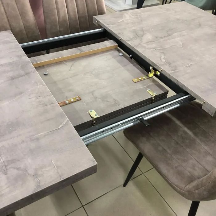 Кухонный стол и стулья