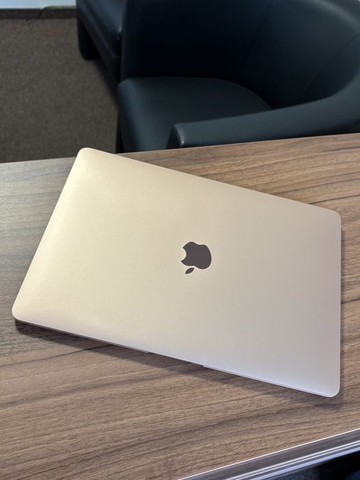 MacBook Air 13-inch/ Apple M1 / 8 GB RAM/ 256 GB / Ca nou