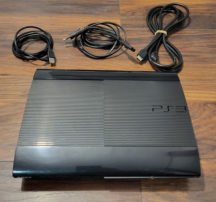 Playstation 3 Superslim modat, 500 gb + 2 controllere + multe jocuri ps3 (Fifa 19, GTA  5, Minecraft, etc)