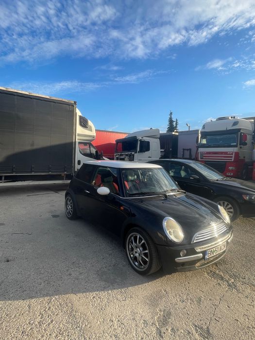 Vând Mini Cooper