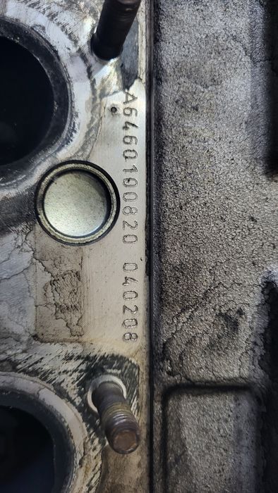 Оборудвана глава,картер за Мерцедес тип двигател 646