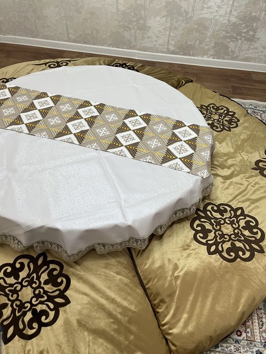 Продам комплект жер стол, корпе, дастархан+2 раннера