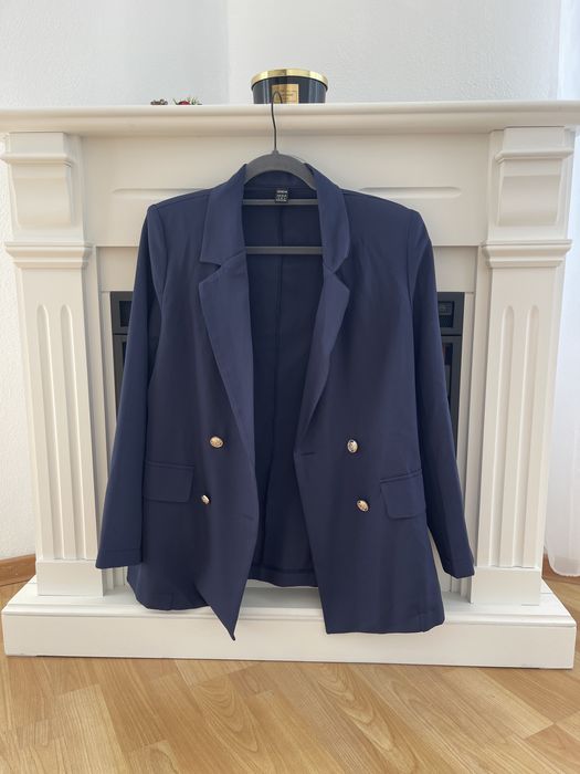 Sacou cu nasturi aurii