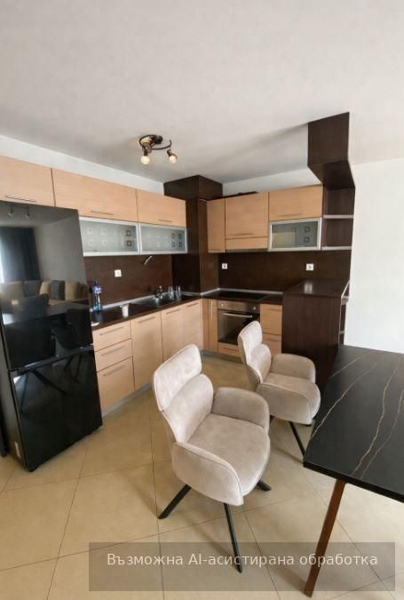 Дава се под наем Тристаен апартамент в Варна, Център - 102 кв.м за 1196.97 € - Снимка #1