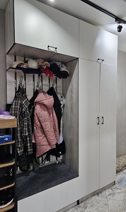 Шкаф,диван,комод, стол,обувница