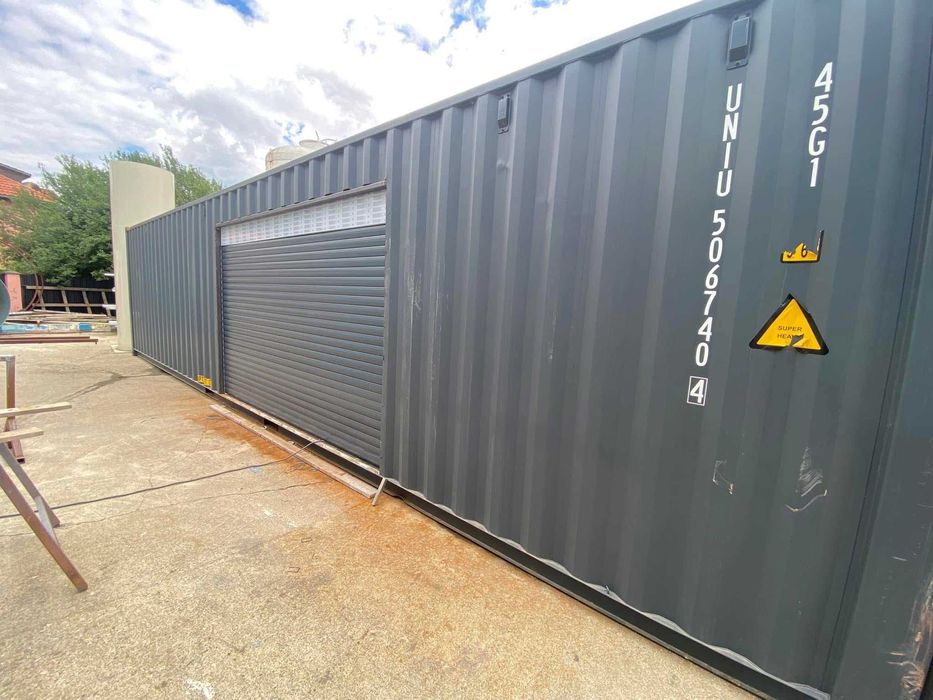 Usa de garaj rulou alba cu telecomanda dimensiunea 3000x2450