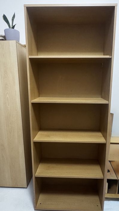 Продава се етажерка