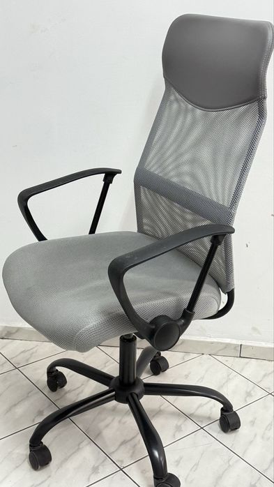 Офис стол , супер удобен в добро състояние