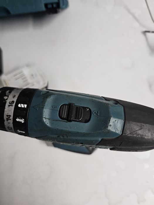 Makita Trusă completă Autofiletanta+ 2 acumulatori+ stație + cutie