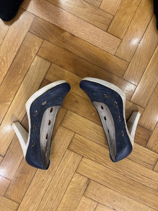 Дамски обувки.