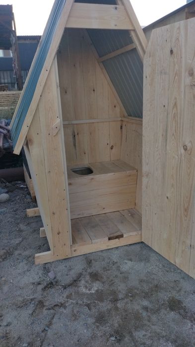 Уличные туалет дом и дача