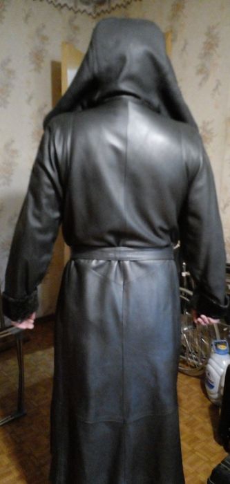 Продам кожанный женский плащ