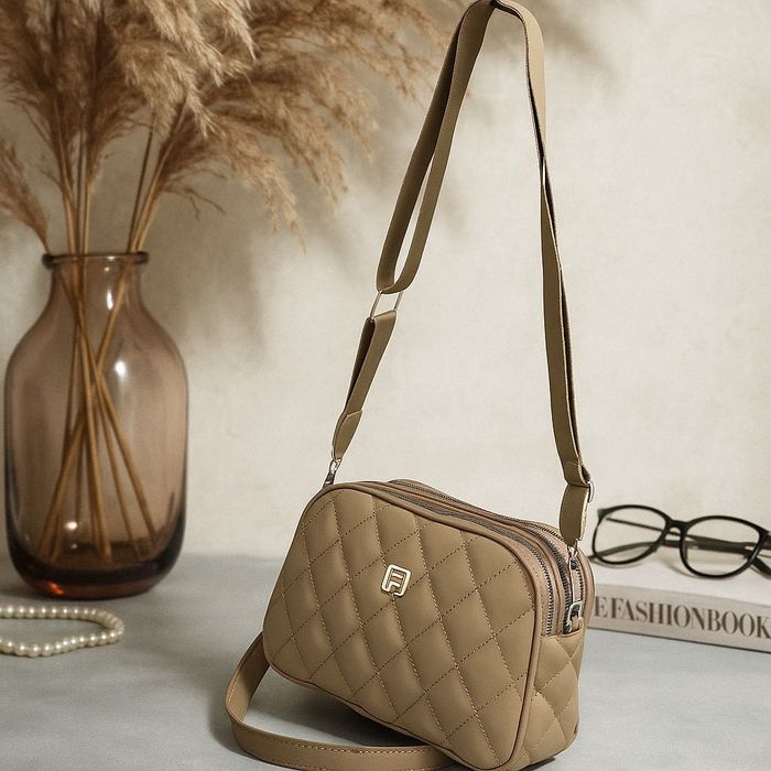 Капитонирана дамска чанта през рамо